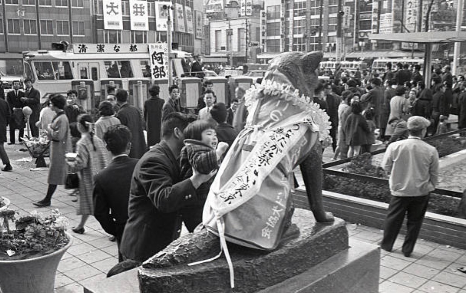 Hachiko statue, ceremony at Shibuya